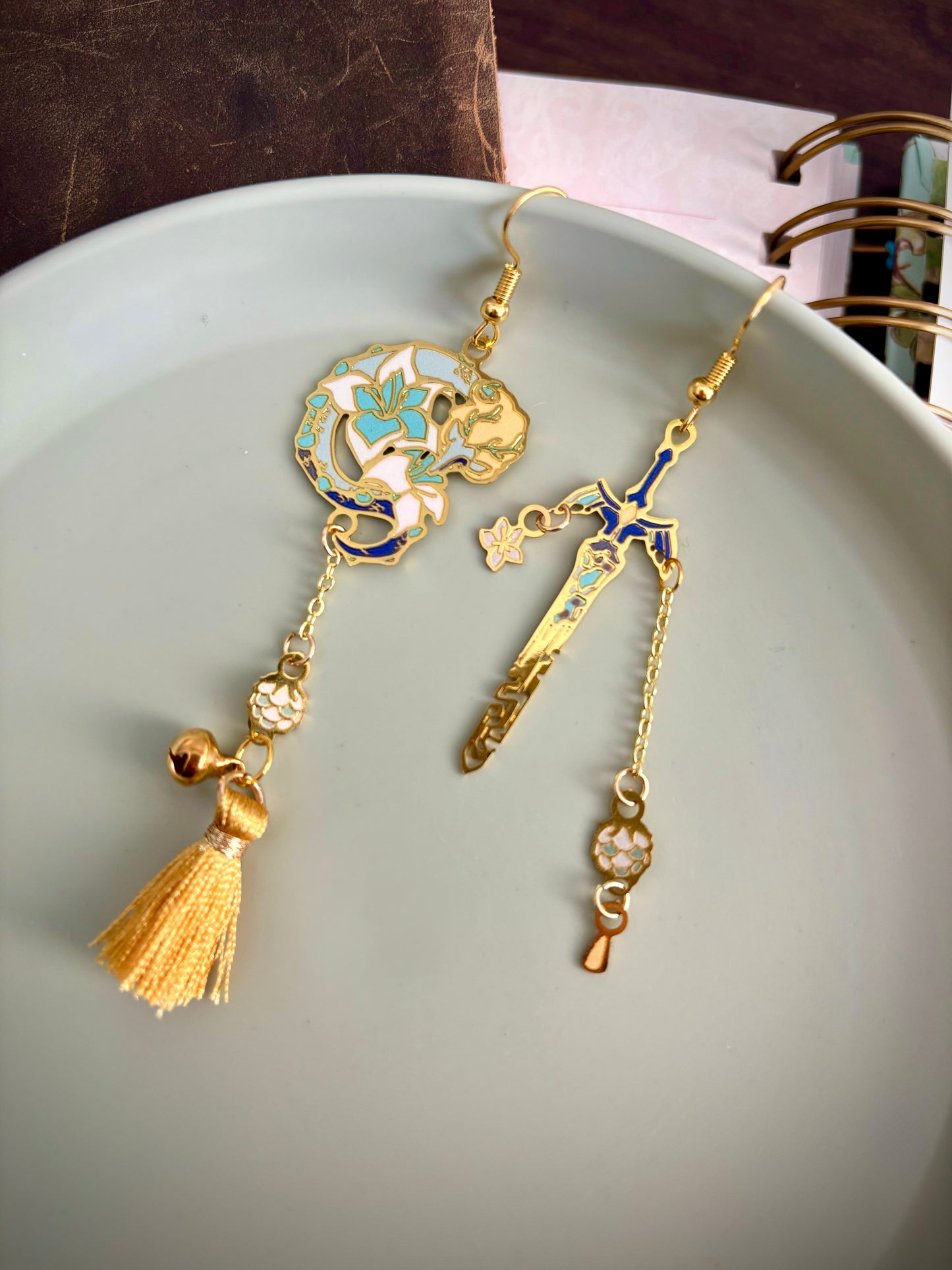 botw/totk inspired | Zelink | thin/light double sided enamel earrings