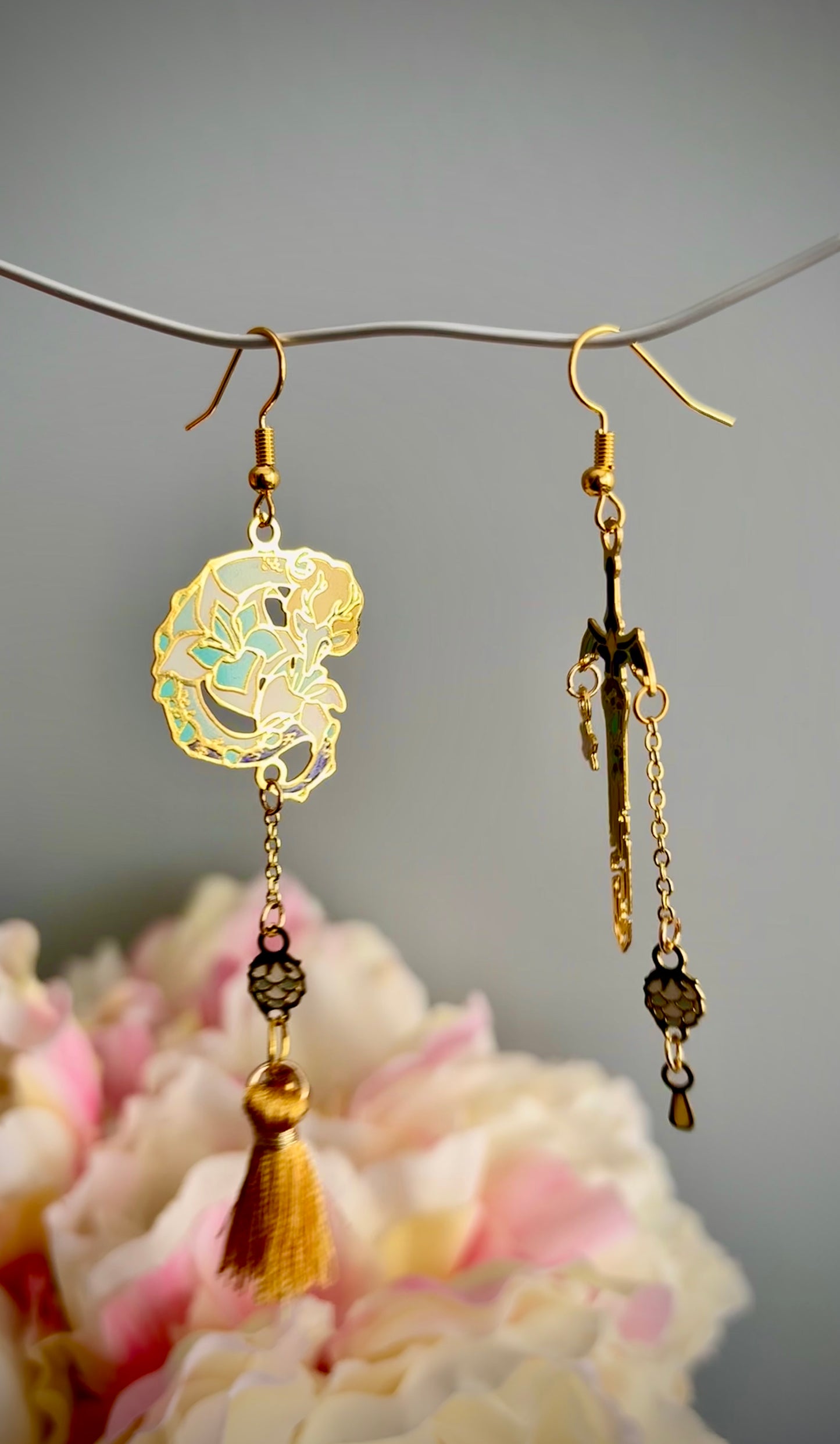 botw/totk inspired | Zelink | thin/light double sided enamel earrings